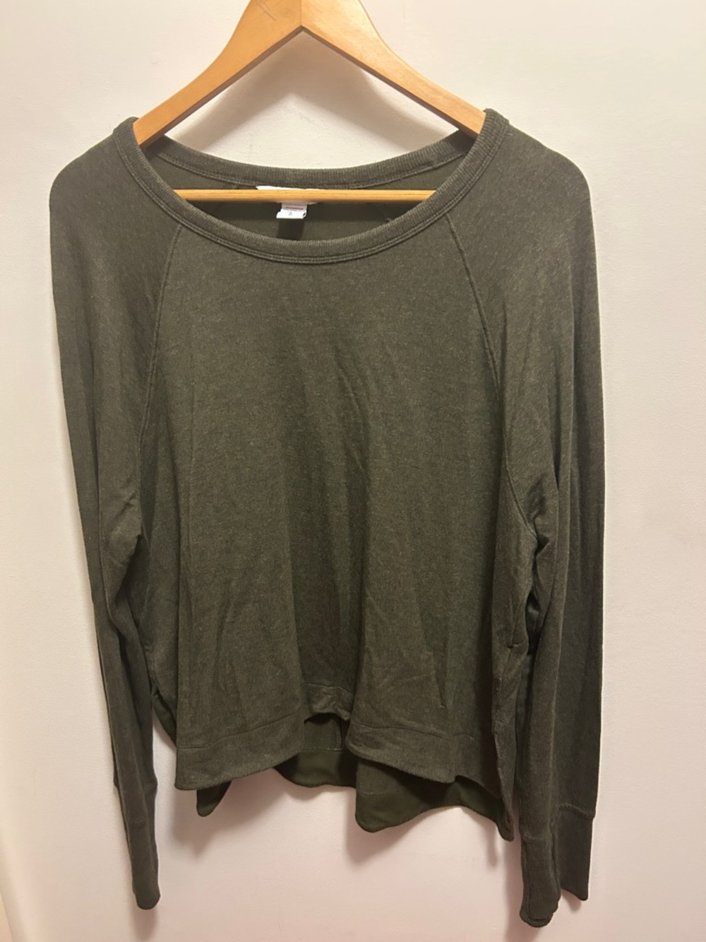 Athleta Coaster Luxe recover Olive Raglan Long Sleeve Pullover sweatshirt